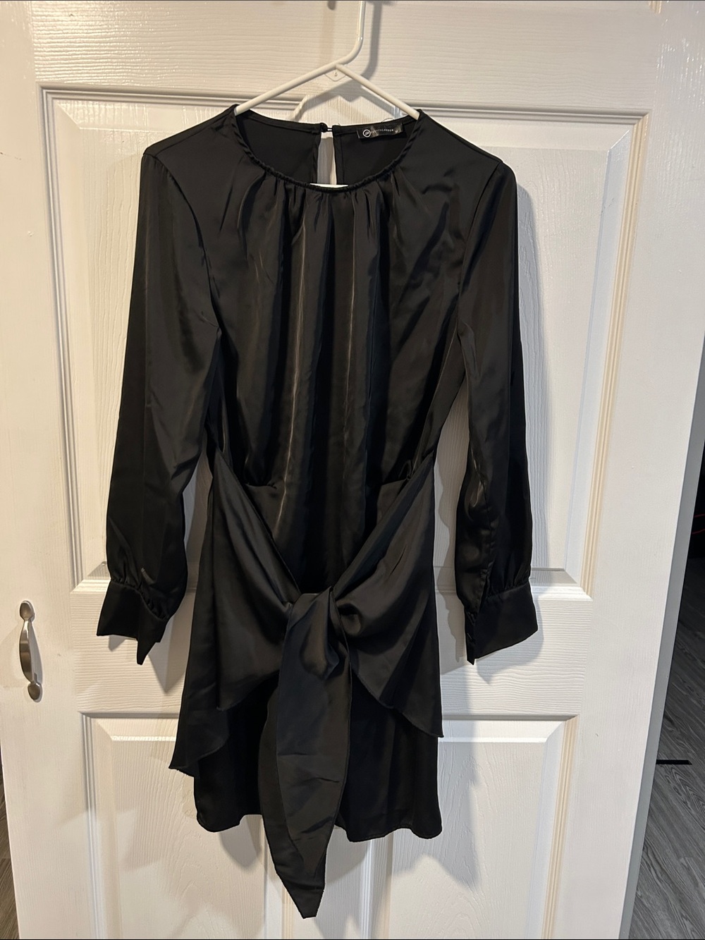 Elegant Black Long-Sleeve Tie-Front Dress